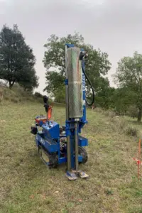 ETUDE DE SOL G2AVP au Val du Faby (11) AUDE Machine de forage géotechnique BETB lors d’une étude de sol en Aude