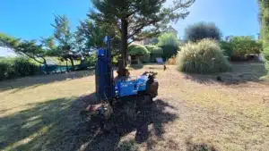 ETUDE DE SOL G2AVP à LE ROURET (06) ALPES MARITIMES Sondages au pénétromètre dynamique lourd pour une étude de sol . Cette méthode permet de vérifier la résistance de sol pour l’emprise au sol du projet