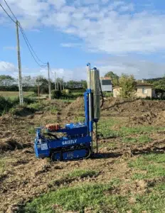 ETUDE DE SOL G2AVP à GARDOUCH (31) HAUTE GARONNE Sondages au pénétromètre dynamique lourd pour une étude de sol . Cette méthode permet de vérifier la résistance de sol pour l’emprise au sol du projet