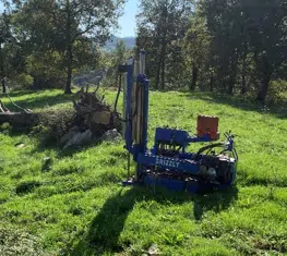 ETUDE DE SOL G2AVP à MONTJOIE EN COUSERANS (09) ARIEGE Sondages au pénétromètre dynamique lourd pour une étude de sol . Cette méthode permet de vérifier la résistance de sol pour l’emprise au sol du projet