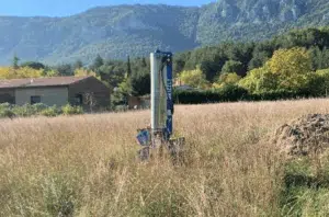 ETUDE DE SOL G2AVP à GINOLES (11) AUBE Sondages au pénétromètre dynamique lourd pour une étude de sol . Cette méthode permet de vérifier la résistance de sol pour l’emprise au sol du projet