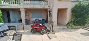 ETUDE DE SOL G5 Sinistres à AIX EN PROVENCE Avant toute intervention ou réparation, il est essentiel de réaliser une reconnaissance approfondie des fondations en place. Cette investigation permet d’identifier la nature, la profondeur et l’état des fondations afin de comprendre les causes possibles du sinistre (fissures, affaissements, instabilités…). Elle est indispensable pour évaluer les risques, orienter les solutions techniques et garantir la pérennité des ouvrages existants.