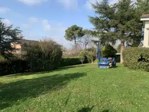 ETUDE DE SOL G2AVP à BRUIGUERES Sondages au pénétromètre dynamique lourd pour une étude de sol G2 AVP avant la construction d’une piscine, afin d’évaluer la résistance des sols au droit du futur bassin.