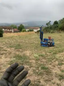 ETUDE DE SOL G2AVP à ST GIRONS (09) ARIEGE Sondages au pénétromètre dynamique lourd pour une étude de sol . Cette méthode permet de vérifier la résistance de sol pour l’emprise au sol du projet