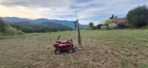 ETUDE DE SOL G2AVP à VITROLLES 05 Sondages au pénétromètre dynamique lourd pour une étude de sol . Cette méthode permet de vérifier la résistance de sol pour l’emprise au sol du projet